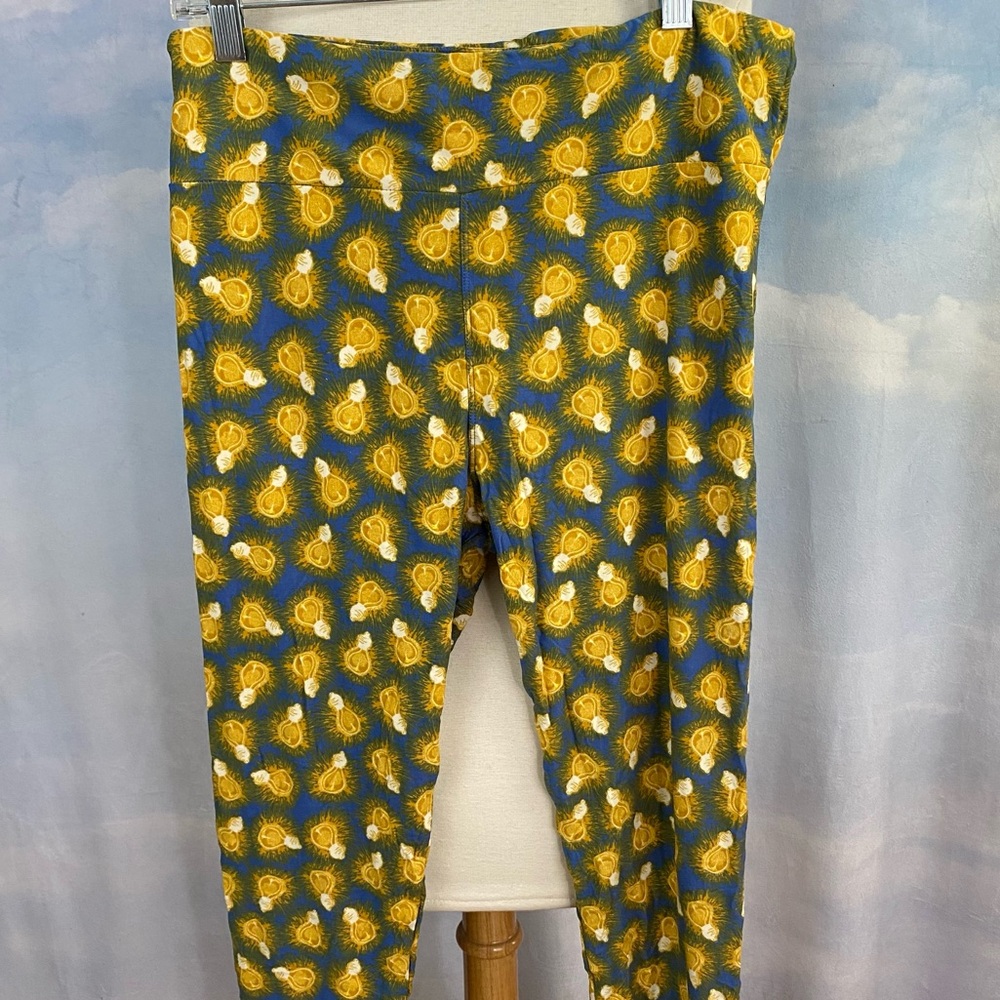 LuLaRoe Tall & Curvy Light Bulb Print Leggings